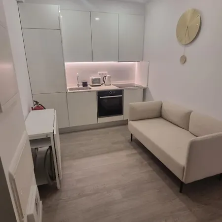 2 Bedrooms Flat Lägenhet